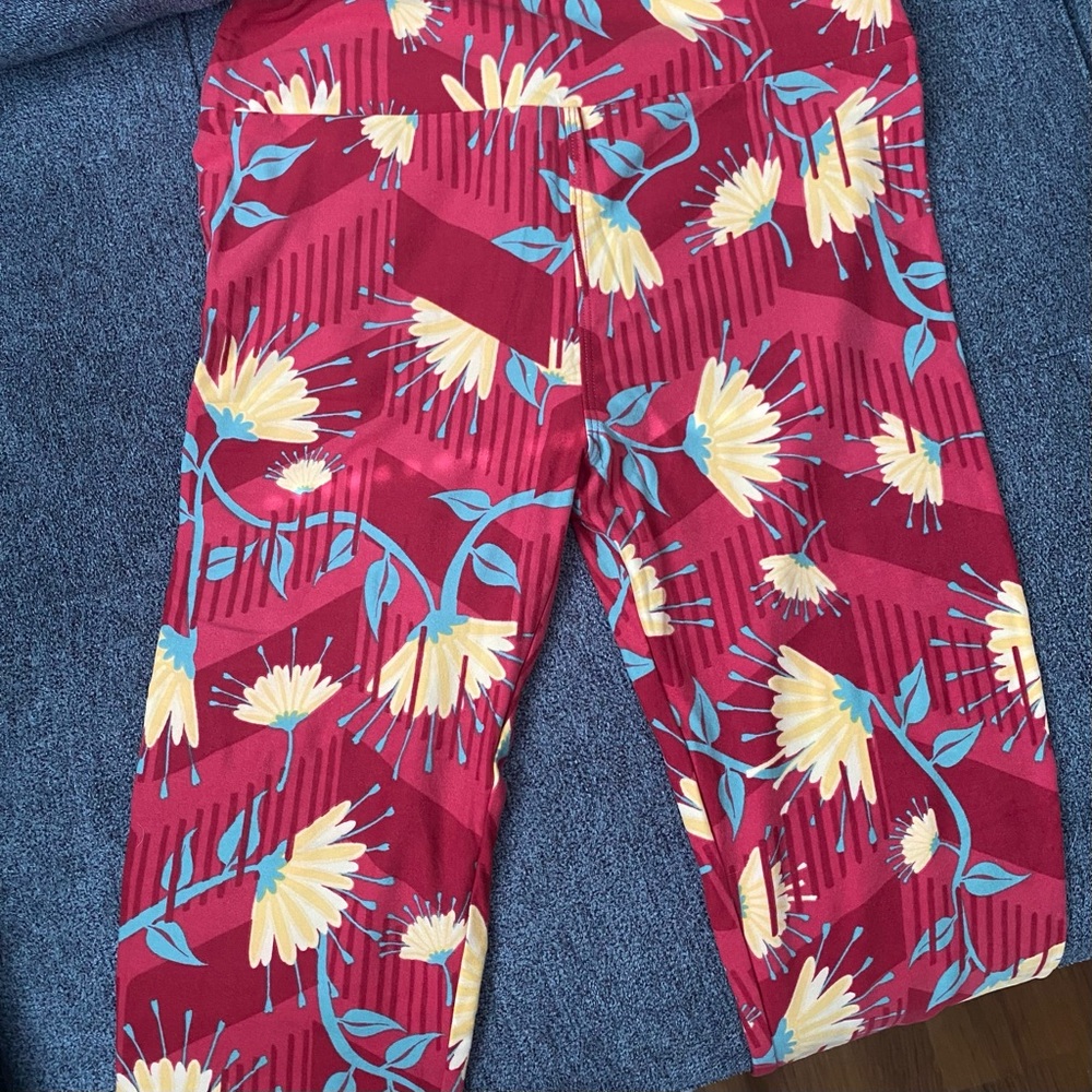 New Lularoe One Size Red and Yellow Flowered Leggings